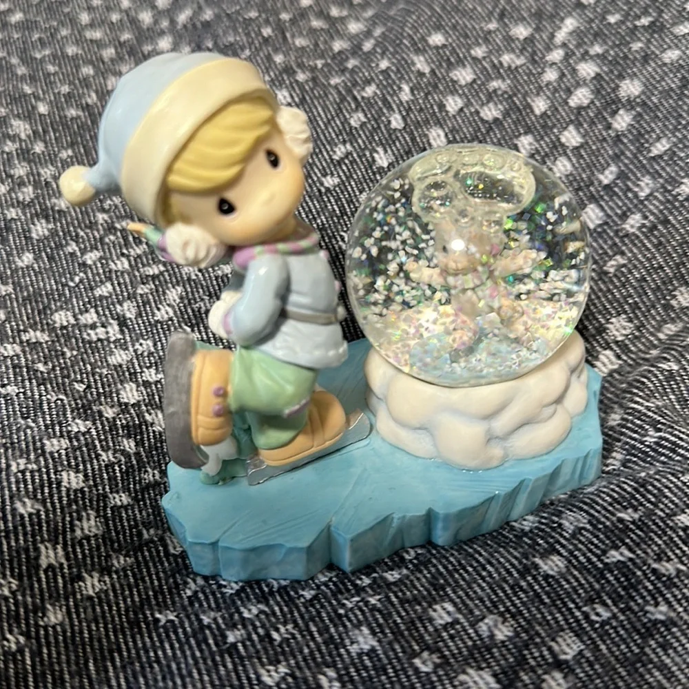 Precious Moments Ice Skating mini Snowglobe 1999